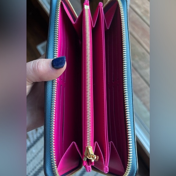 Collector piece 2020 LV limited Valentines Monogram Wallet full inclusion - Picture 3 of 12